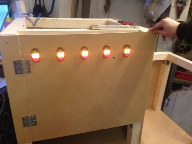 Die Schalter und Kontrolllampen im ersten Test.