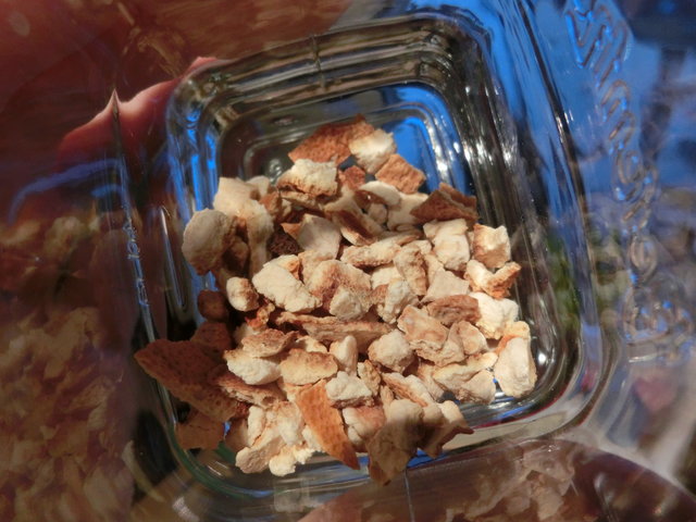 CIMG9657.JPG (3.61 MiB) 18074 mal betrachtet getrocknete Bitterorangenschale