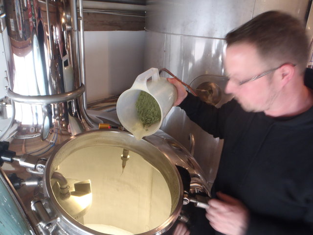 P3310130.JPG (683.45 KiB) 15697 mal betrachtet Hopfengabe