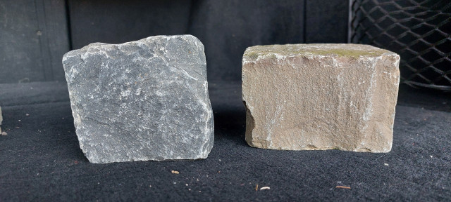 20250110_141603.jpg (3.85 MiB) 12312 mal betrachtet Links= Blaubasalt / Rechts = Belgische Grauwacke