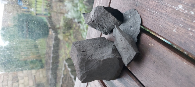 20250126_102328.jpg (2.77 MiB) 13792 mal betrachtet Splitter Grauwacke