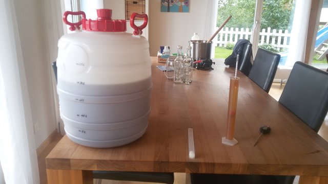 Da steht es nun des Brauers Gold. Es wurden genau 20 Liter. Das Brauen hat einmal mehr richtig spass gemacht!
