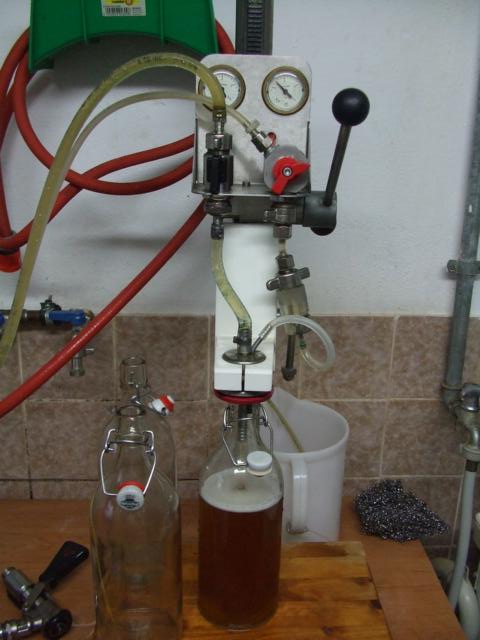 Der Flaschenfüller im Großformat