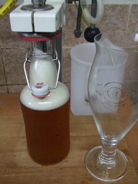 Eine meiner seltenen durchsichtigen 0,66l Flaschen der Fischerbräu. Wer noch welche hat, kann sich gerne melden.