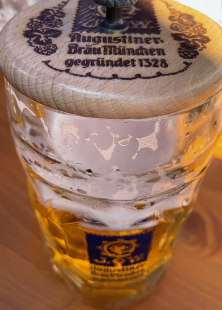 Bild1_Gustl_DAH_Volksfest.jpg
