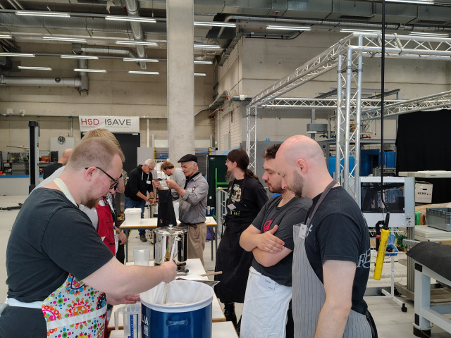 Bildungsurlaub 3.jpg (3.02 MiB) 1052 mal betrachtet Beim Brauen