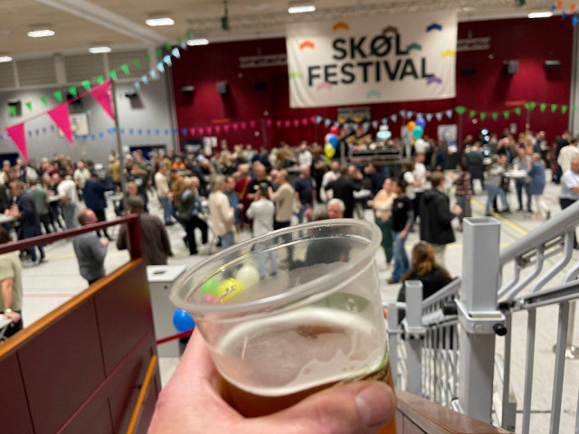 13.30 Uhr Ankunft in der Kalundborghalle mit der großen Vielfalt an Bieren, die die dänische Craftbierszene zu bieten hat.