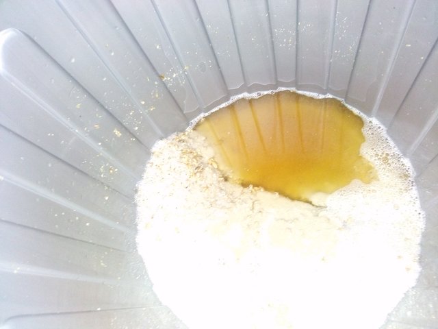 Treberkuchen - etwas mies belichtet, aber das Teil ließ sich anschneiden :-D Morgen backe ich das Brot. Das muss ich wenigstens probiert haben.