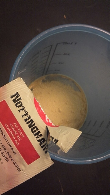 Sud-001-maerzen-hefe-rehydrieren.jpg