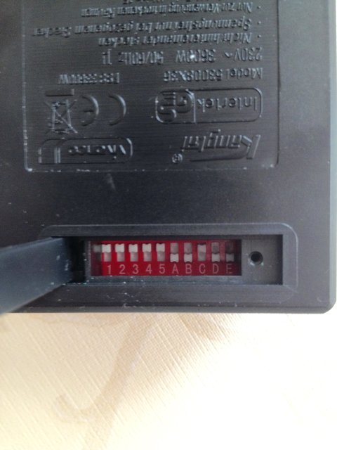 IMG20151027080247.jpg (1.29 MiB) 21307 mal betrachtet DIP Schalter auf der Rückseite der Funkteckdosen.