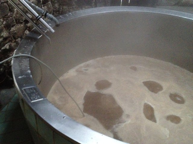 Kommunbrauen_04_DickmaischeKochen.JPG (530.27 KiB) 16939 mal betrachtet Dickmaische kochen