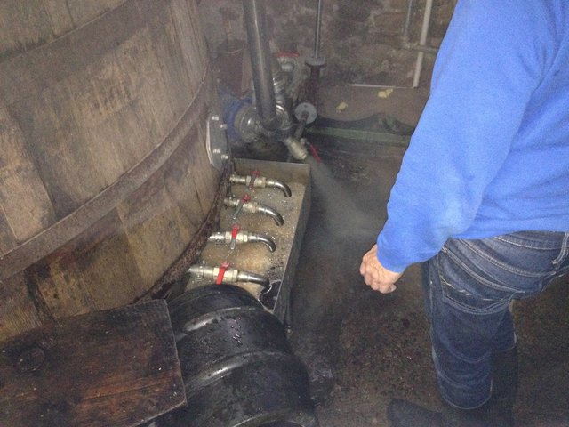 Kommunbrauen_06_Läutern.JPG (605.62 KiB) 17209 mal betrachtet Läuterbeginn