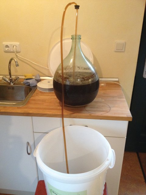 Kommunbrauen_20151115_115811_Abfüllen.JPG (517.99 KiB) 16176 mal betrachtet Umschlauchen