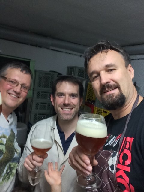 Es ist angerichtet !!! Nach 4 Monaten + 9 Tagen ist es endlich soweit. Prooost Männers!!!!!