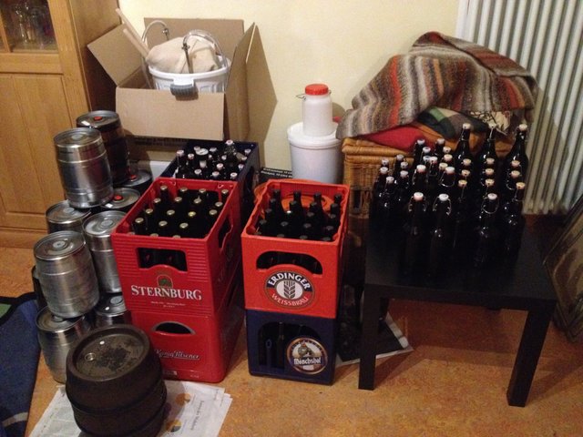 Kommunbrauen_20151118_222737_Abfüllen.JPG (486.1 KiB) 16048 mal betrachtet Bierlager