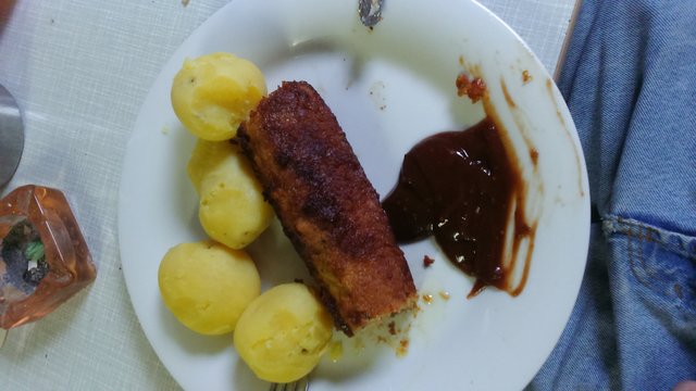 vom Vortag eine CordonBleu-Schweine-Rollade