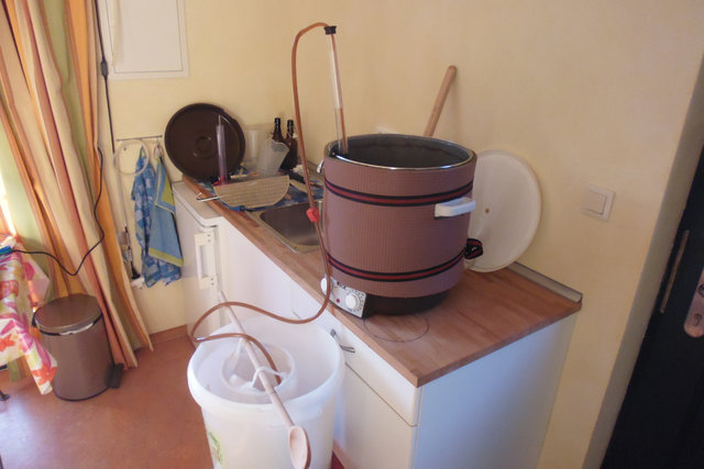 3.Sud Irish Red Ale_20141108_152912_Hopfenseihen.JPG (568.87 KiB) 9993 mal betrachtet Pfanne==>Bierheber==>Sputnik==>Gärfass