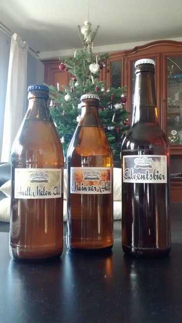 Wichtelbiere: Huell Melon Ale (links), Mainzer Hell und Adventsbier (rechts)