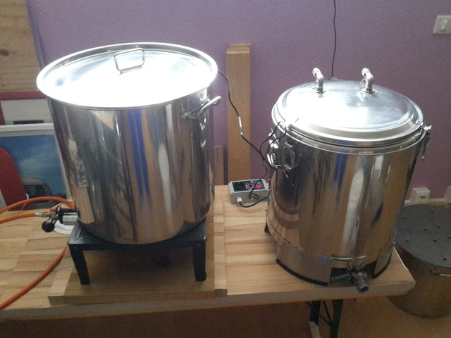 Sudpfanne: 70L Schengler auf Hockerkocher.<br />Läuterbottich: 50L Thermoport mit Lochblech, Ablauf und um 10cm erhöht.