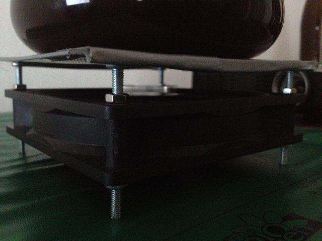 IMG_2162.JPG (1.41 MiB) 4927 mal betrachtet Durch das verstellen der M4 Muttern kann man die Höhe, also den Abstand zwischen dem Rührfisch und den Neodym-Magneten super einstellen und so anpassen.