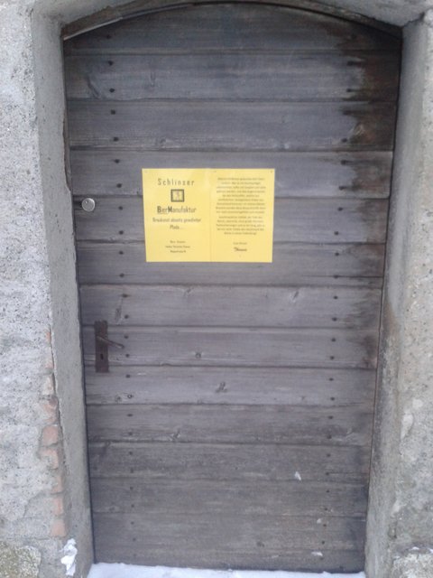 Eingangstüre, mit Beschilderung,...