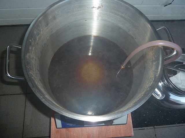 Da zeigt sich der Trubkegel, der Kochrand lässt erahnen dass ordentlich was verdampft ist.