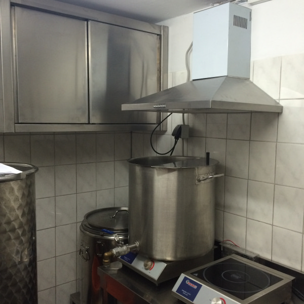 Hier ist der Wandschrank wo er hingehört.