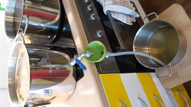der Rest kommt in den 5l Nachgusstopf