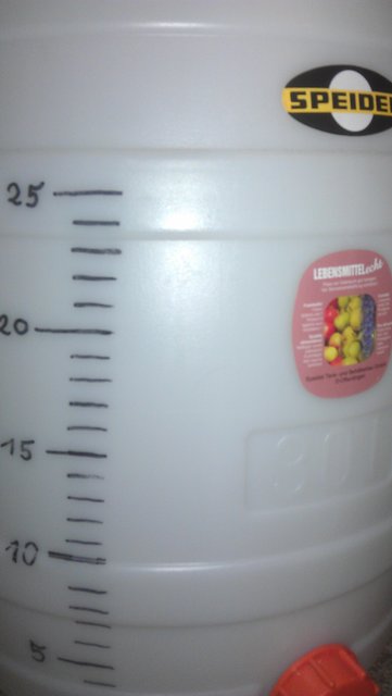 speidel_gelitert.jpg (850.53 KiB) 14122 mal betrachtet Gelitertes 30L-Speidel-Fass