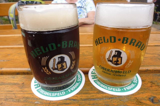 Held-Bräu Hell und Dunkel in Oberailsfeld