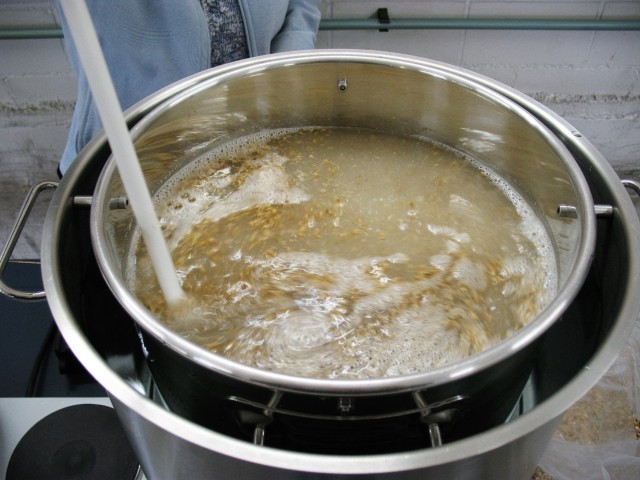 Braustift 150001.JPG (1.3 MiB) 2420 mal betrachtet Einmaischen