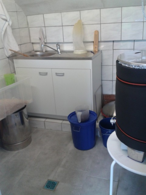 Meine kleine Küche mit Boiler unten drinnen