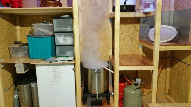 Das Hopfenkochen auf dem 10Kw Gaskocher ging auch gut....