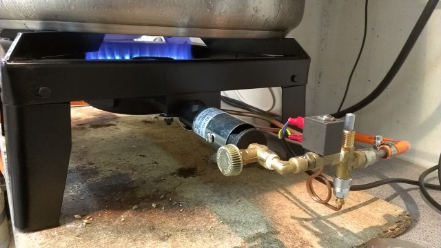 Hockerkocher mit Gasventil