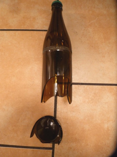 a9.jpg (481.49 KiB) 12809 mal betrachtet Diese Flasche ging als erstes hoch.