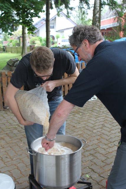 Beim Einmaischen in den 40l-Topf. Passte am Ende gerade so hinein.