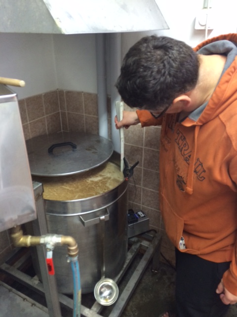 ..über 100 Liter sinds, mehr geht aber auch nicht...<br />Holger, dein Sudhaus ist zu klein !!!