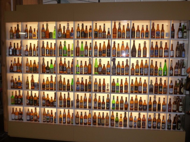 Wer will im Wohnzimmer schon eine Schrankwand? Eine gepflegte Bierwand muss her!