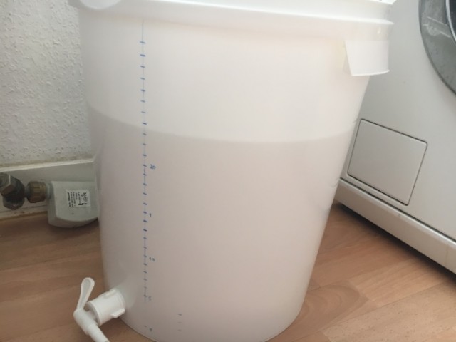 Fertig in den Gärbehälter geläutert