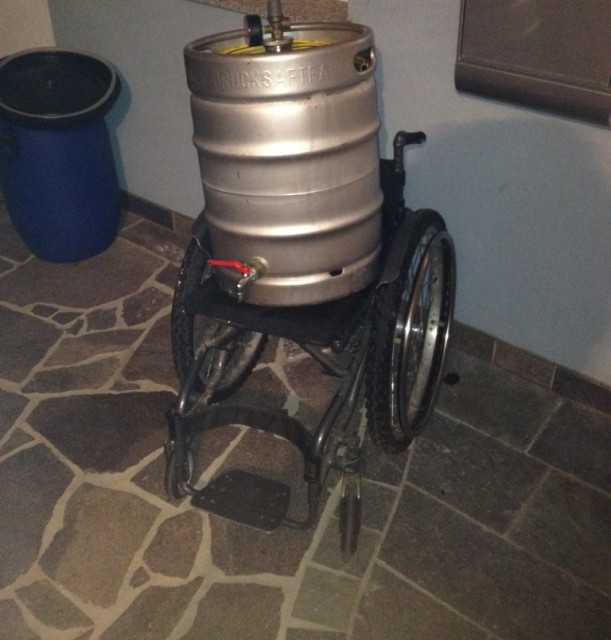 3.jpg (233.1 KiB) 4277 mal betrachtet Erstes "Bierfass" zum Zapfen im Winter- nicht gerade das Gelbe vom Ei