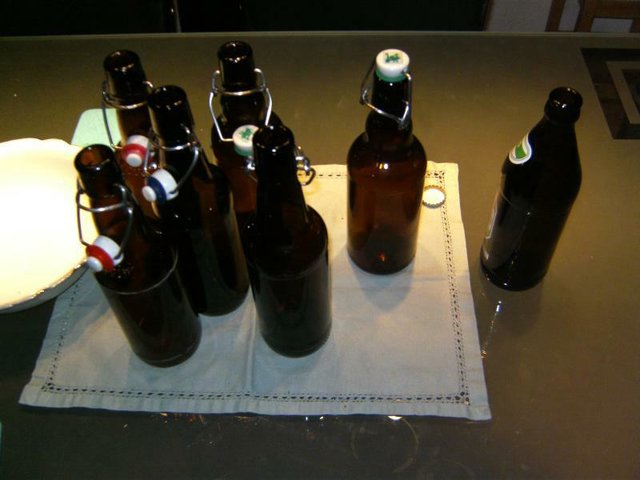 Verkostung.jpg (41.99 KiB) 79329 mal betrachtet Die erste Fuhre Flaschen war hier schon längst weggeräumt.