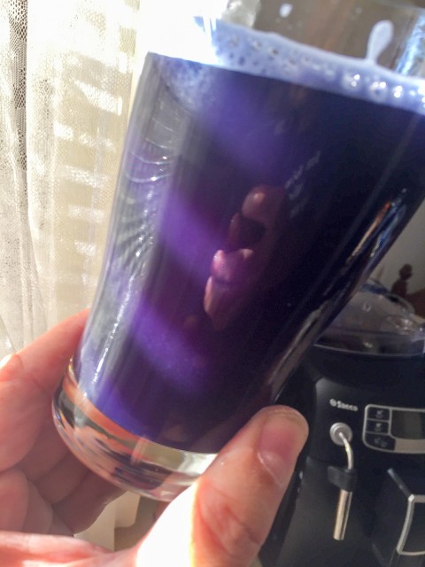 Violettes Bier im Licht