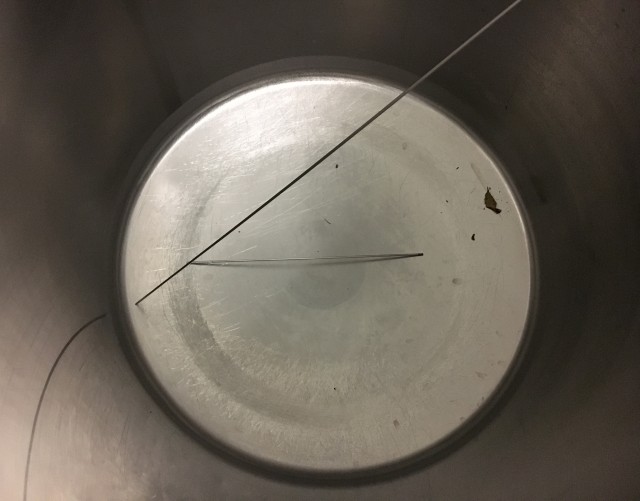 Der gewölbte Boden- ein Stab damit mans ein bisschen sieht.