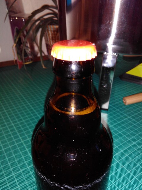 Minimale Hefedecke in der Steinie-Flasche