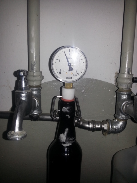 Mein selbstgebautes Manometer, des war ganz schön schwierig.