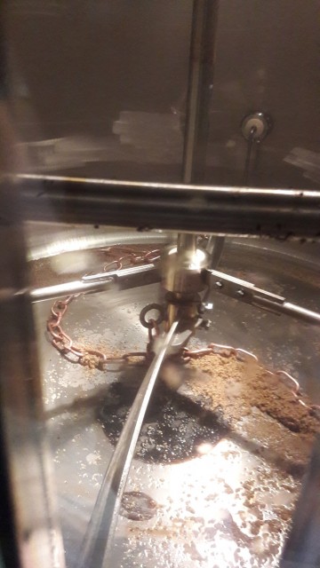 06. Rührwerk mit Kette.jpg (324.5 KiB) 2825 mal betrachtet Nach dem Abmaischen - Rührwerk mit Kette