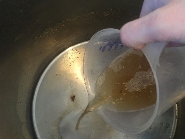 Drittel Dünnmaische in Pfanne schöpfen.JPG