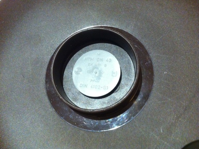 Foto 2.JPG (656.39 KiB) 8247 mal betrachtet Deckel mit Muffenstopfen