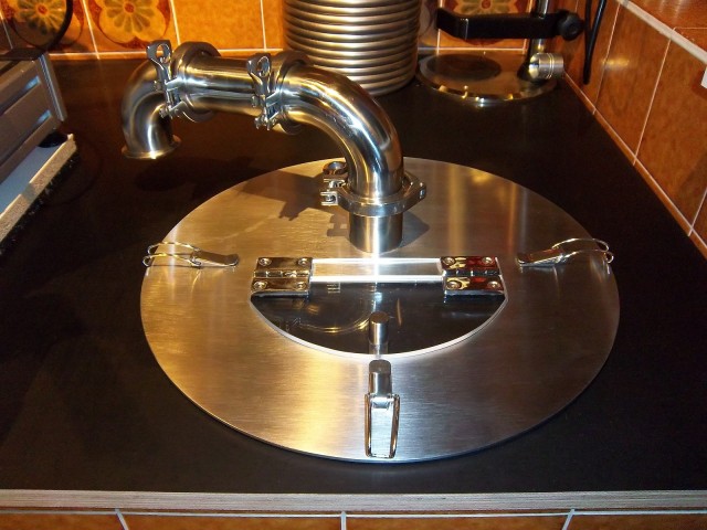 Deckel mit Hopfenklappe.JPG (1.46 MiB) 34841 mal betrachtet Deckel mit Hopfenklappe