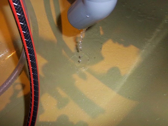 Kondensator dröppelt in Badewanne.JPG (1.15 MiB) 34841 mal betrachtet Kondensator dröppelt in Badewanne